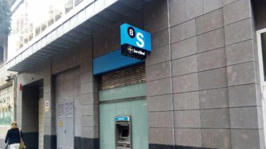 Los empleados de banca y seguros duplican sus horas extra en los peores meses de la pandemia