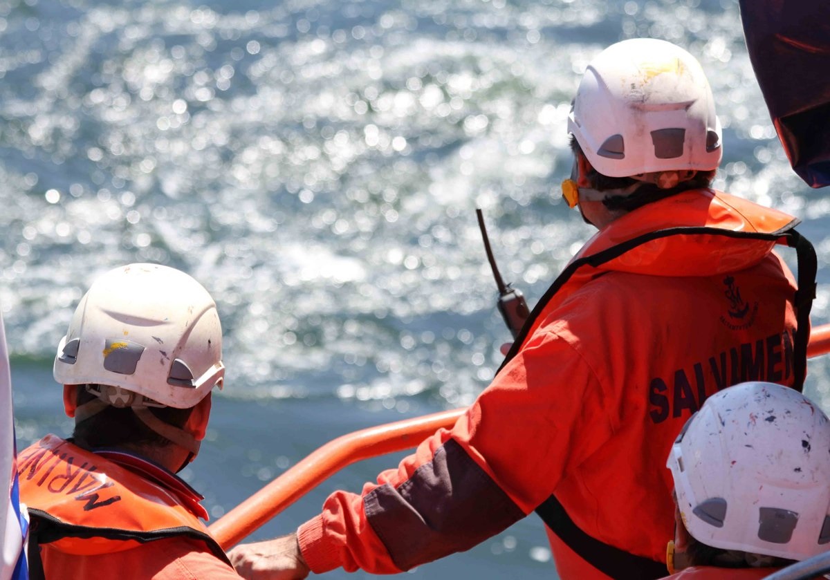 Rescatados 11 personas a bordo de una patera en aguas de Ibiza