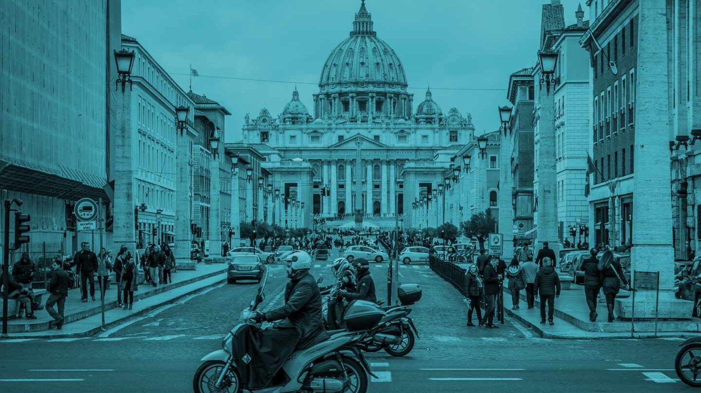 Vista de la Plaza y la Basílica de San Pedro, en la Ciudad del Vaticano.