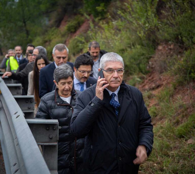 La nueva cúpula de Renfe lanza polémicas ofertas de empleo asignadas de antemano