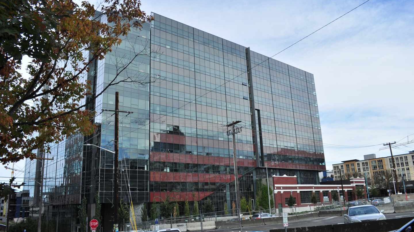 Amancio Ortega ultima la compra de parte de la sede de Amazon en Seattle.