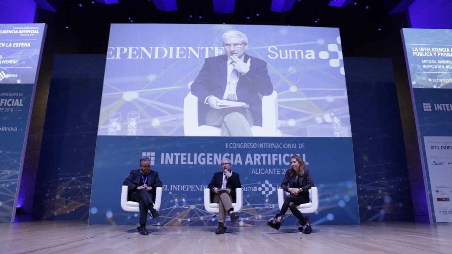 Andrés Pedreño, Casimiro García-Abadillo y Nuria Oliver, en el I Congreso Internacional de Inteligencia Artificial, celebrado en Alicante.