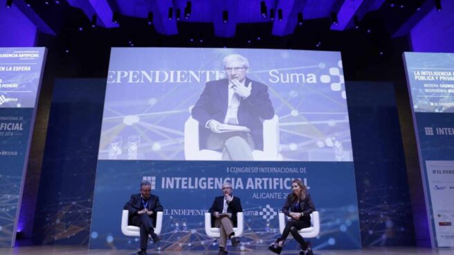 Andrés Pedreño, Casimiro García-Abadillo y Nuria Oliver, en el I Congreso Internacional de Inteligencia Artificial, celebrado en Alicante. Andrés Pedreño, Casimiro García-Abadillo y Nuria Oliver, en el I Congreso Internacional de Inteligencia Artificial, celebrado en Alicante.
