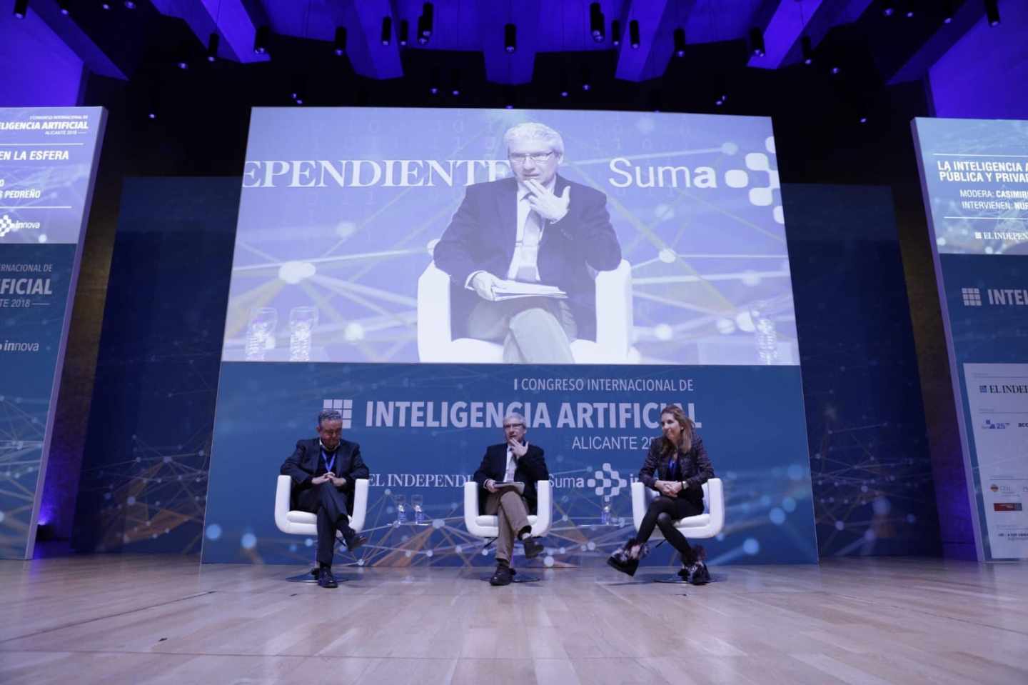 Andrés Pedreño, Casimiro García-Abadillo y Nuria Oliver, en el I Congreso Internacional de Inteligencia Artificial, celebrado en Alicante.