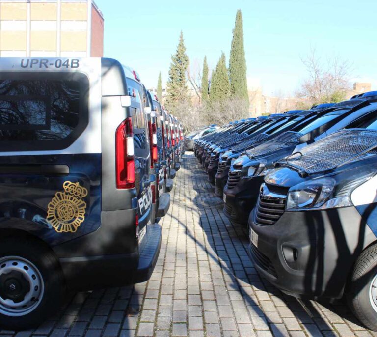 Investigan por posible homicidio a un padre cuya hija murió tras caer por un balcón