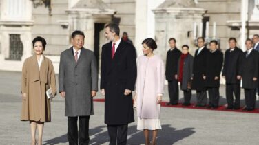 Honores militares para el presidente chino en su visita a los Reyes