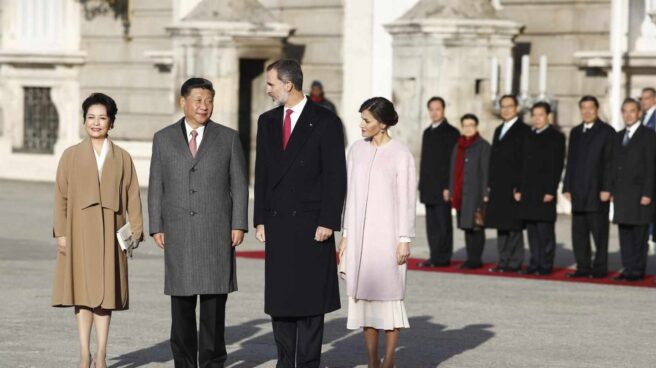 El presidente chino y su esposa, junto a los Reyes.