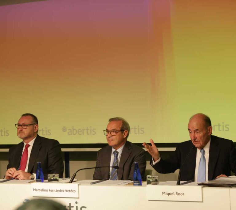 Abertis cambia de plan por la inestabildad del mercado y pide 1.000 millones a la banca