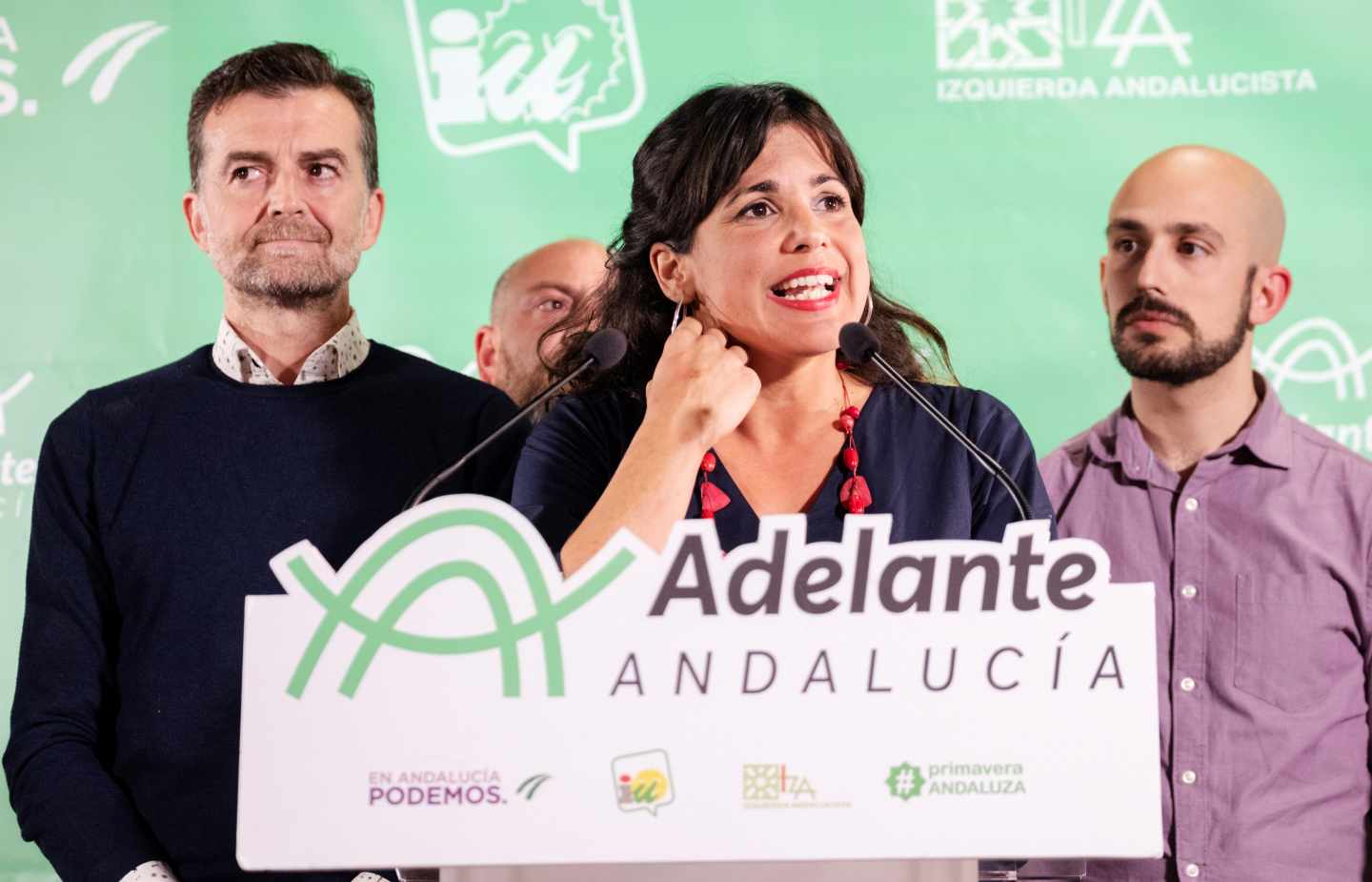 Antonio Maillo, de IU-Andalucía, la candidata de Adelante Andalucía, Teresa Rodríguez, y Pablo Pérez Ganfornina, secretario de Comunicación de Podemos Andalucía.