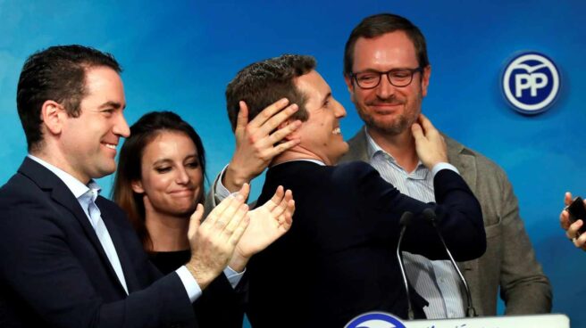 Casado Andalucía Casado celebrando con su comité ejecutivo los resultados en Andalucía