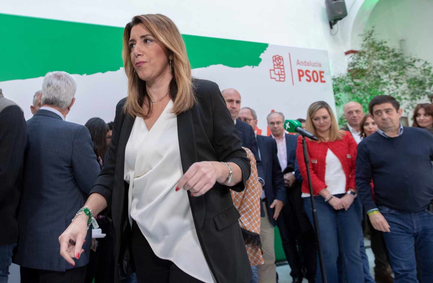 Susana Díaz se atrinchera en Andalucía y asume ya que será líder de la oposición