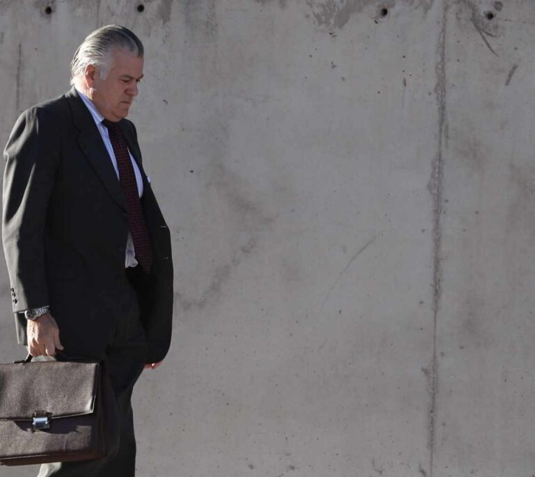 El juez de la 'caja B' del PP cita a Bárcenas y a su esposa por los 'papeles de Kitchen'