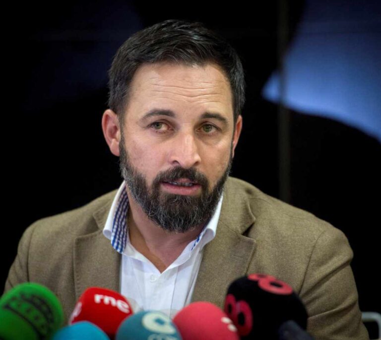 Abascal defiende que las personas sin antecedentes puedan usar armas en defensa propia