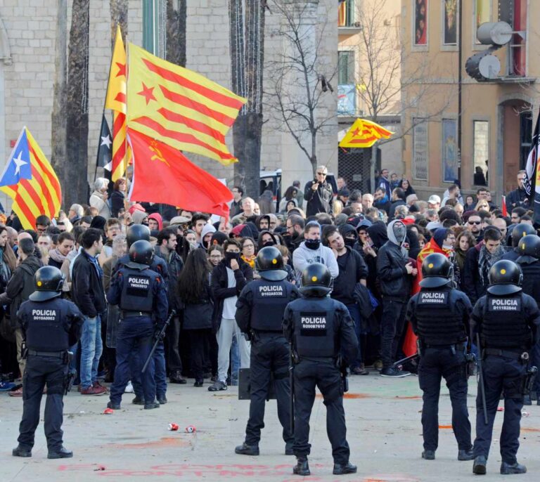 Torra da cuatro días a Buch para depurar la cúpula de Interior tras las cargas de los Mossos