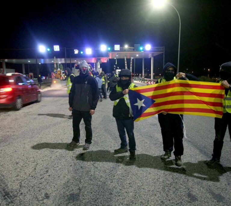 Junqueras advierte a los CDR: "Con encapuchados no haremos la República"