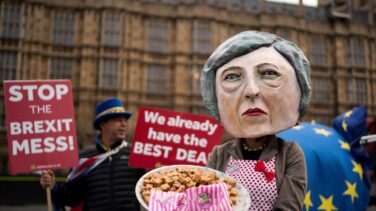 May suspende la votación del acuerdo sobre el Brexit en el Parlamento Británico