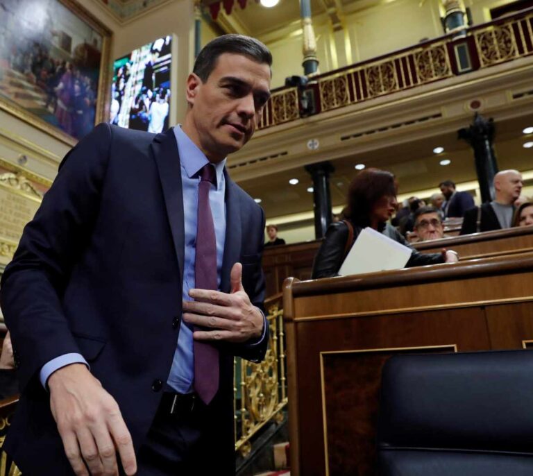 Sánchez endurece su discurso pero Casado y Rivera piden aplicar ya el 155