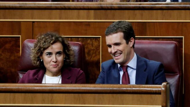 Dolors Montserrat y Pablo Casado, en el Congreso.