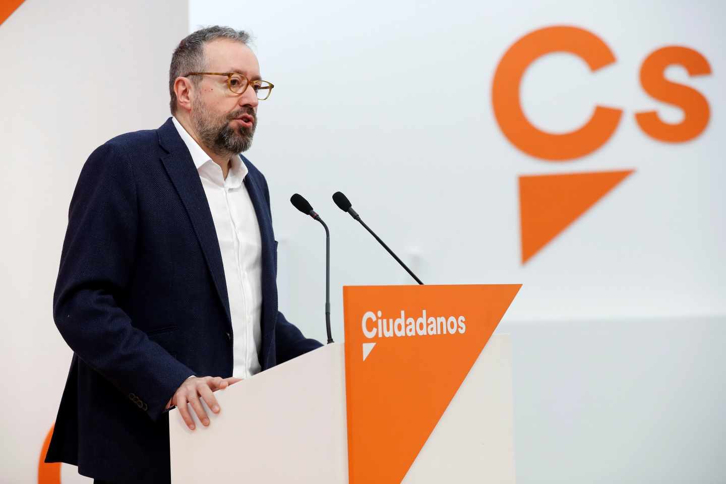 El portavoz parlamentario de Ciudadanos, Juan Carlos Girauta, durante la rueda de prensa tras la reunión del Comité Permanente de Ciudadanos.
