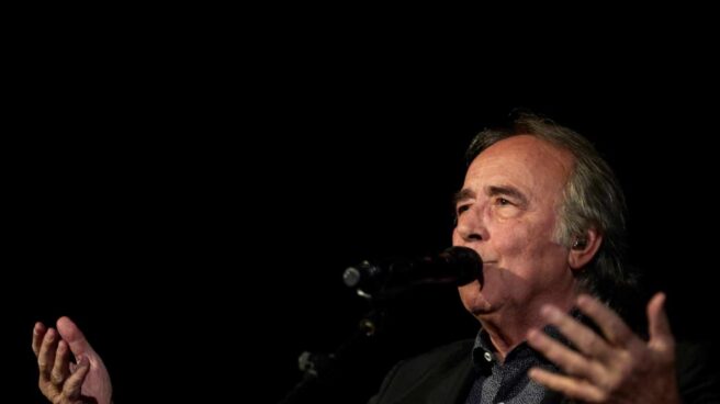 Serrat para un concierto al pedirle que cante en catalán: "Este disco es en castellano"