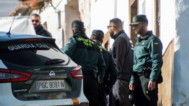 Vecinos de el Campillo (Huelva), han saltado el cordón policial para increpar a Bernardo Montoya, el autor confeso de la muerte de la joven zamorana de 26 años Laura Luelmo, a su llegada a dicho municipio, concretamente a su vivienda, acompañado por agentes de la Guardia Civil para realizar una reconstrucción de los hechos.