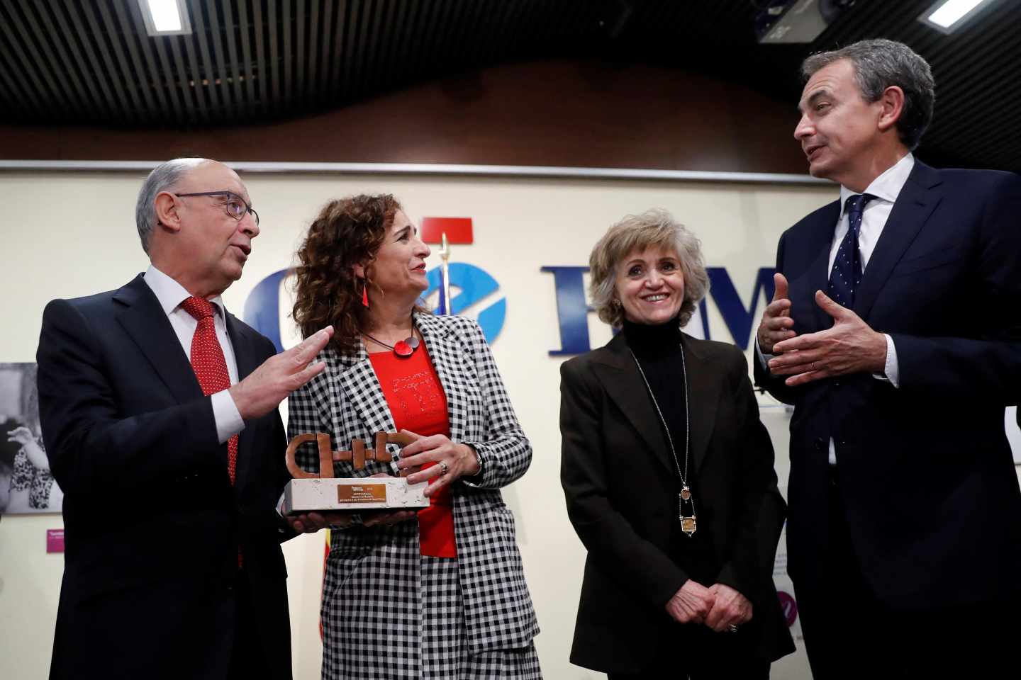 Zapatero, en un acto junto a Montoro, Montero y Carcedo.