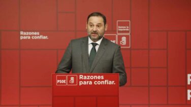 Ábalos rectifica a Sánchez y dice que no revisarán la inviolabilidad del Rey