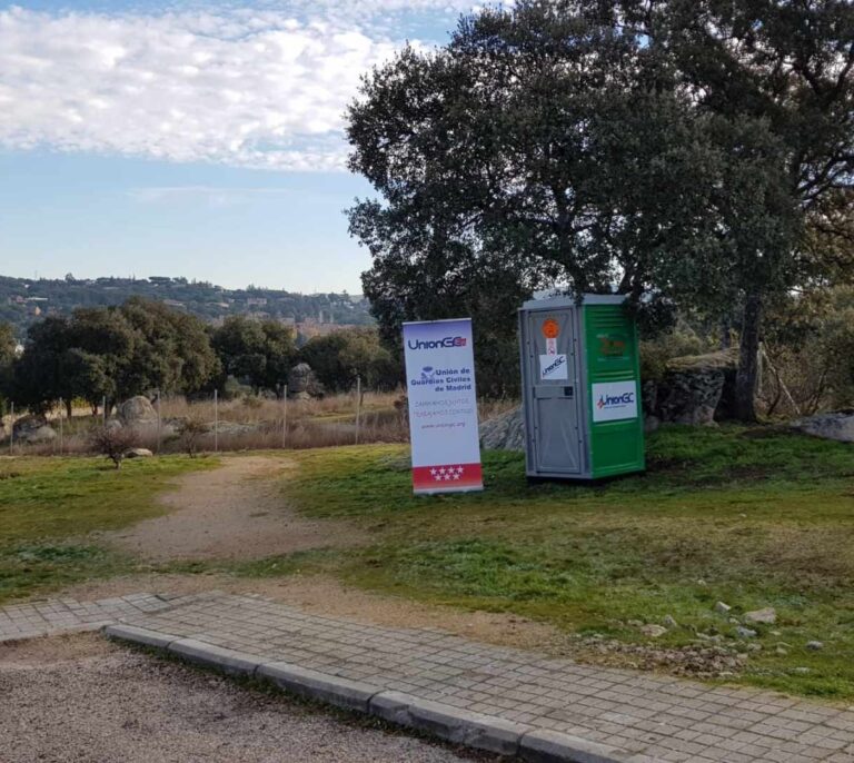 Guardias civiles costean los aseos portátiles de los agentes que vigilan el chalé de Iglesias