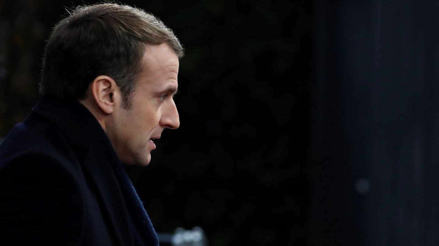 El presidente de Francia, Emmanuel Macron, en horas bajas.