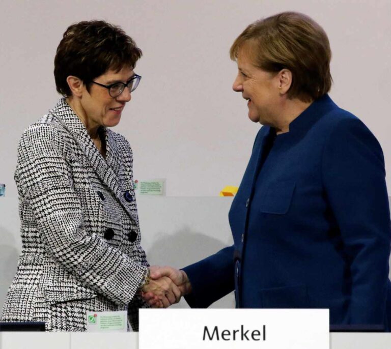 Kramp-Karrenbauer, favorita de Merkel, será su sucesora en el partido