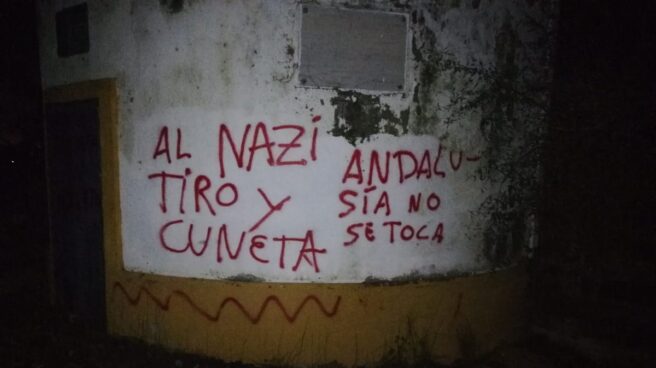 "Al nazi tiro y a la cuneta": pintadas en casa de Morante de la Puebla por su apoyo a Vox