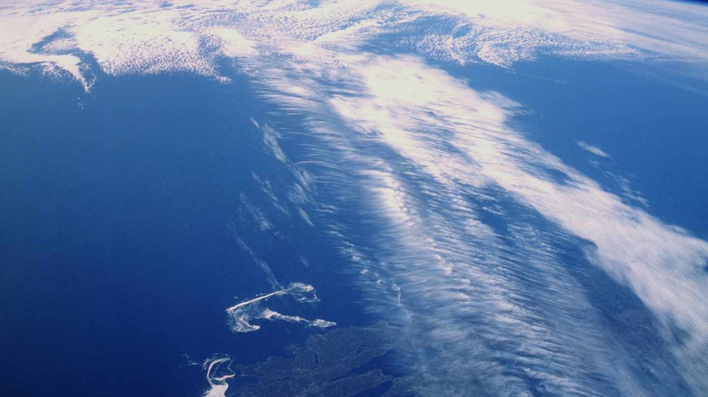 Nubes uniéndose a una corriente en chorro sobre Canadá