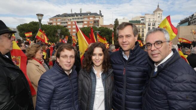 Dirigentes del PP de Madrid en la manifestación apoyada por Vox