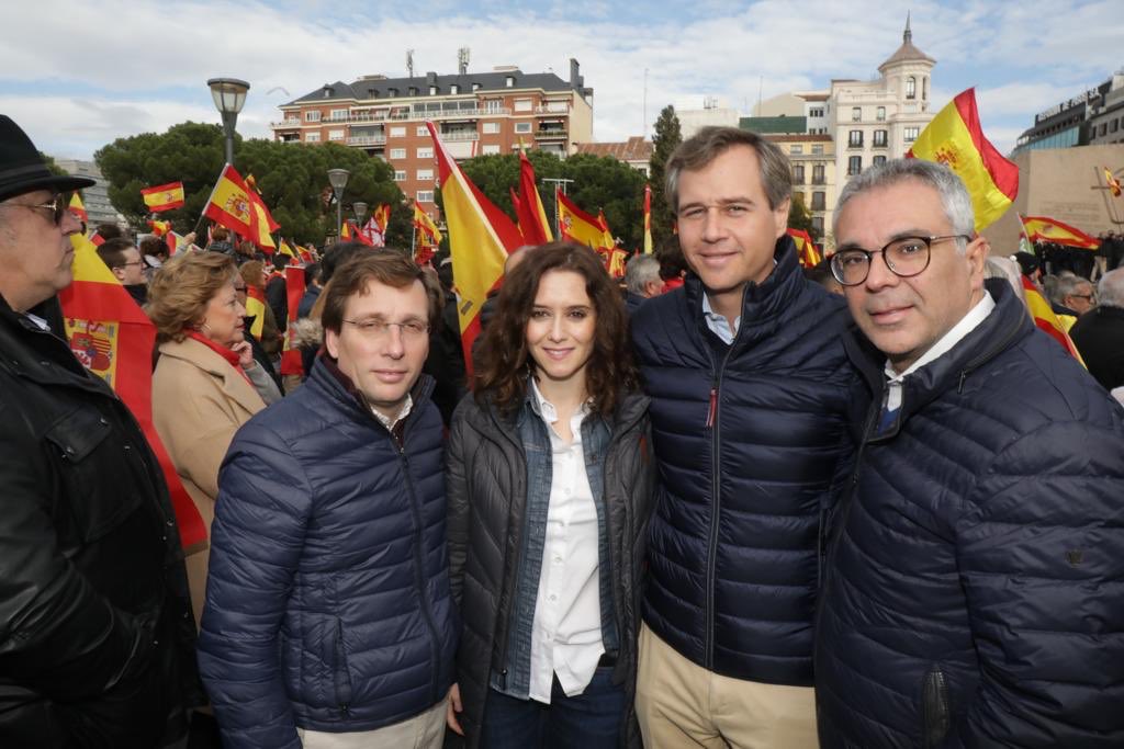 Dirigentes del PP de Madrid en la manifestación apoyada por Vox