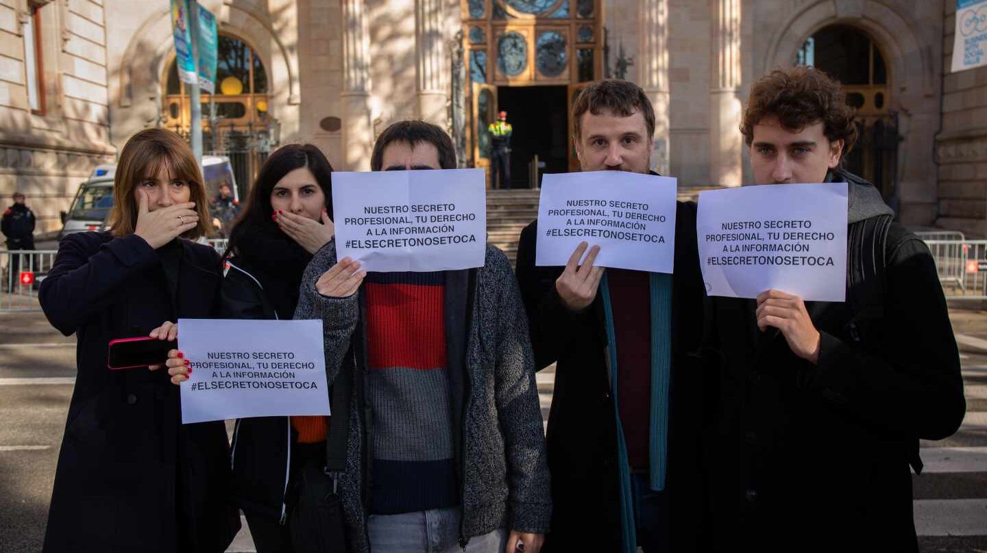 Concentración de periodistas en Barcelona en defensa del secreto profesional.