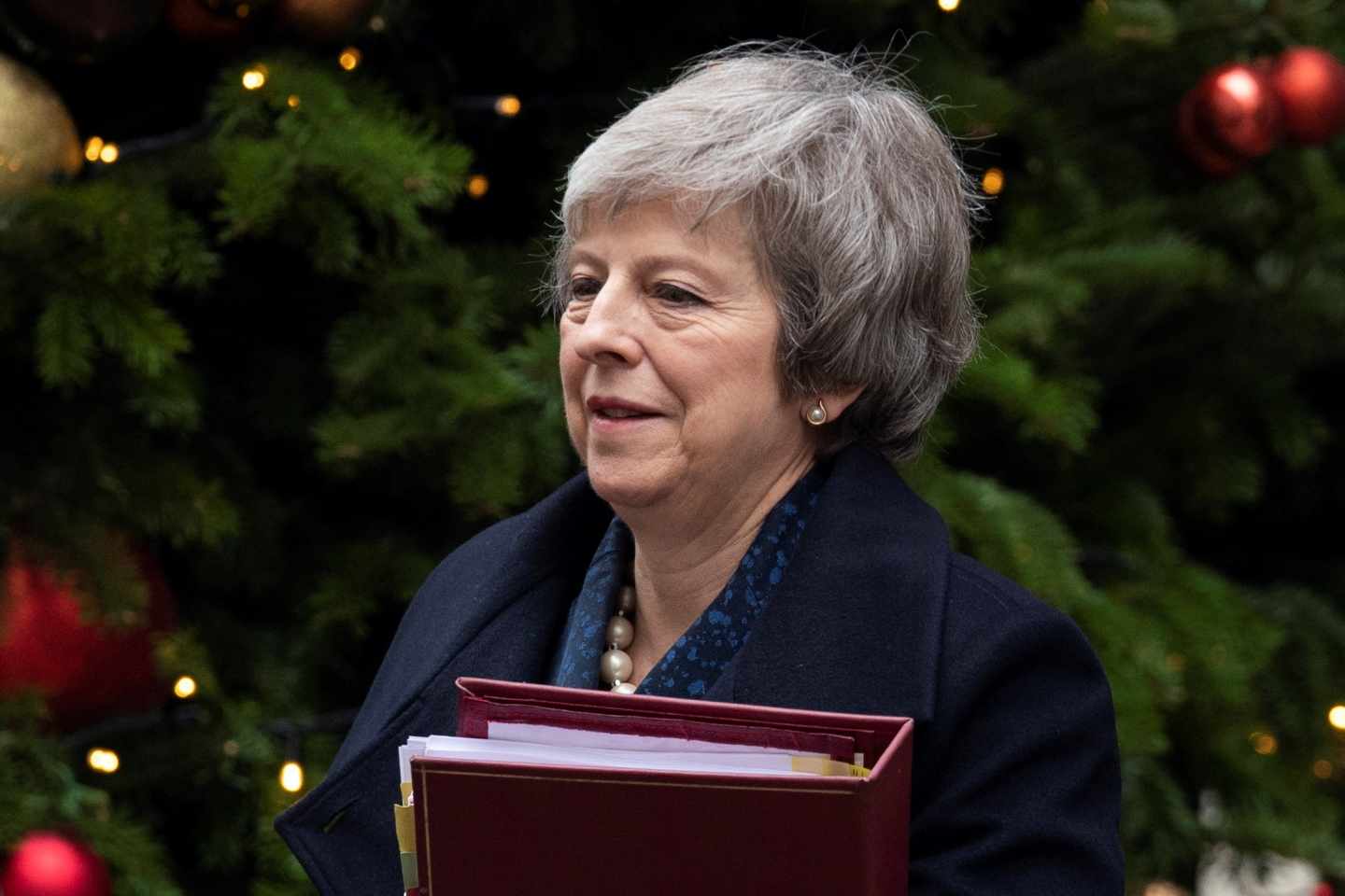 La primera ministra británica, Theresa May, junto al 10 de Downing Street.