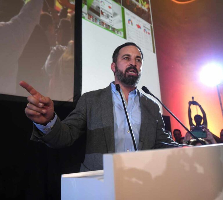 Abascal matiza su postura tras la críticas de PP y Cs: "No hablamos del derecho a portar armas"