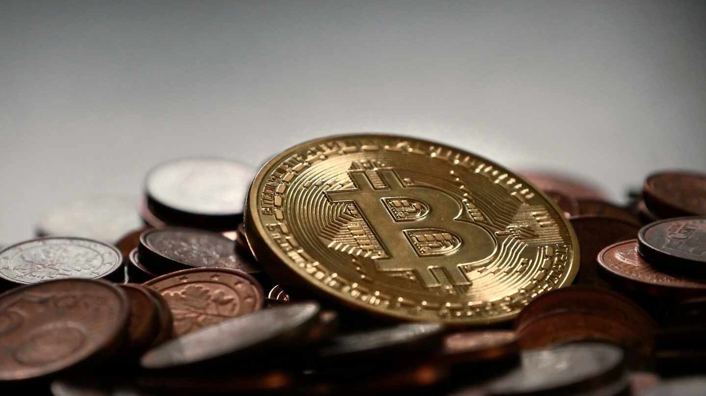 El bitcoin 'celebra' el aniversario de su récord un 81% por debajo de sus máximos.