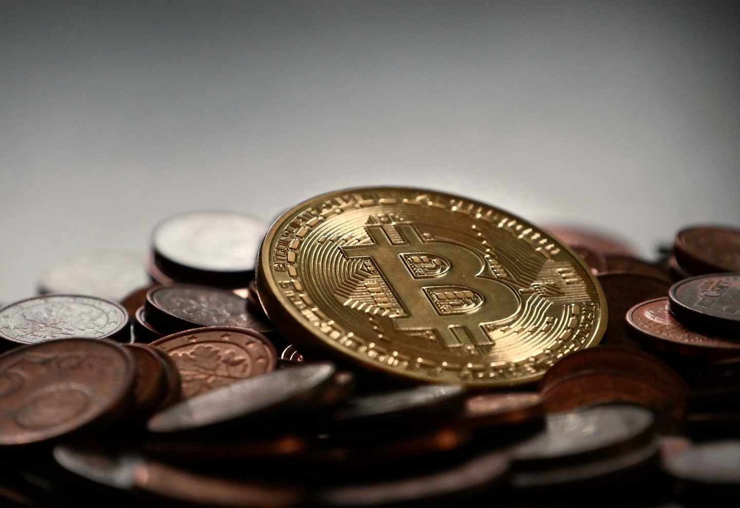 El bitcoin 'celebra' el aniversario de su récord un 81% por debajo de sus máximos.