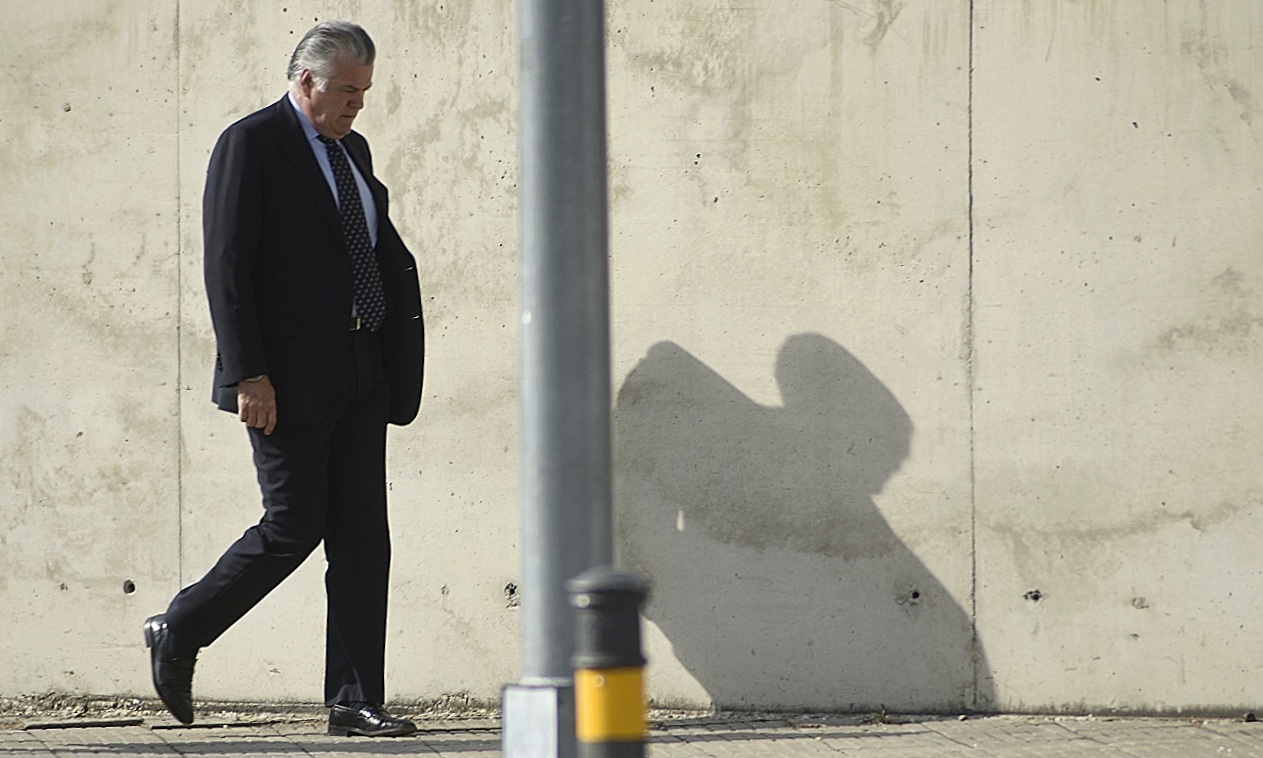 El ex tesorero del PP Luis Bárcenas, saliendo de una de las sedes de la Audiencia Nacional.