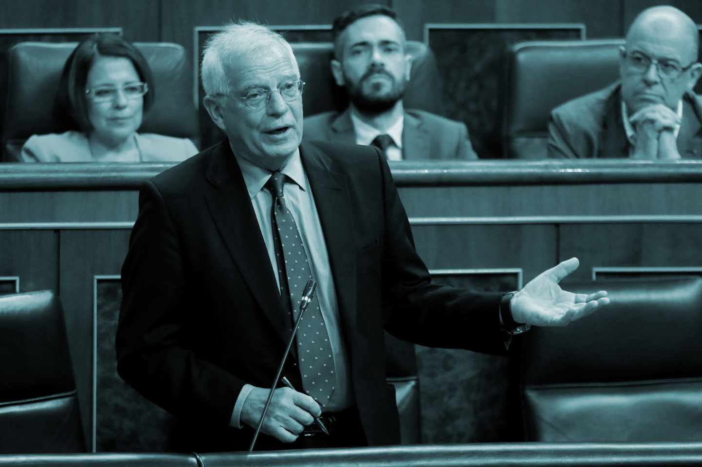 El ibuprofeno de Borrell, la homeopatía de Sánchez