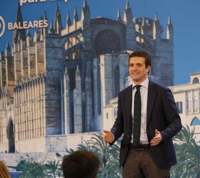 Casado llevará a Sánchez al Congreso a explicar "lo que está haciendo con España a oscuras"