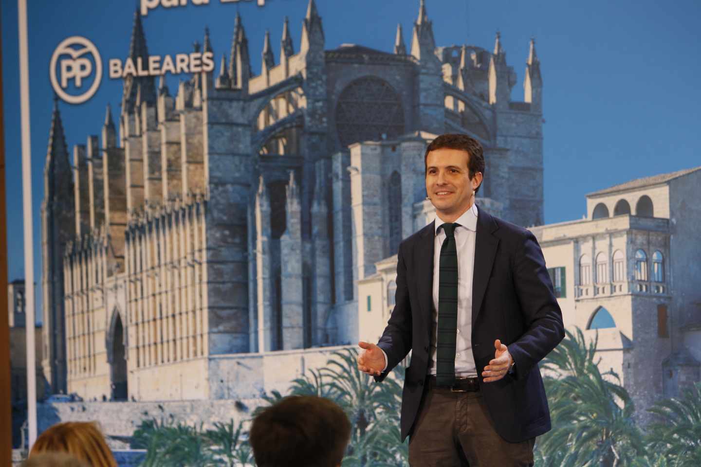 Casado llevará a Sánchez al Congreso a explicar "lo que está haciendo con España a oscuras"