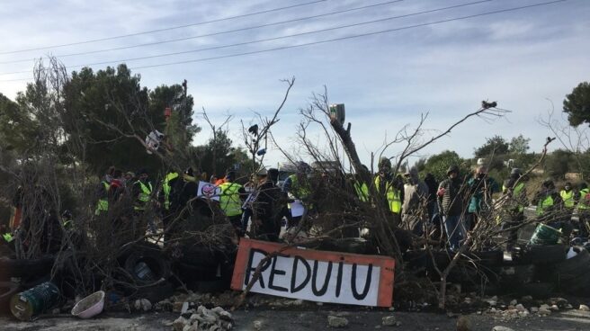 Los CDR llaman a sumarse al corte "indefinido" de la AP-7 y los Mossos siguen sin intervenir