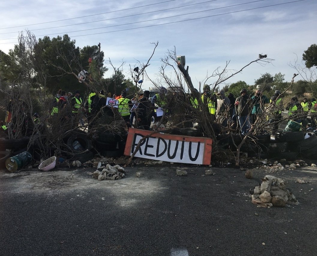 Los CDR llaman a sumarse al corte "indefinido" de la AP-7 y los Mossos siguen sin intervenir