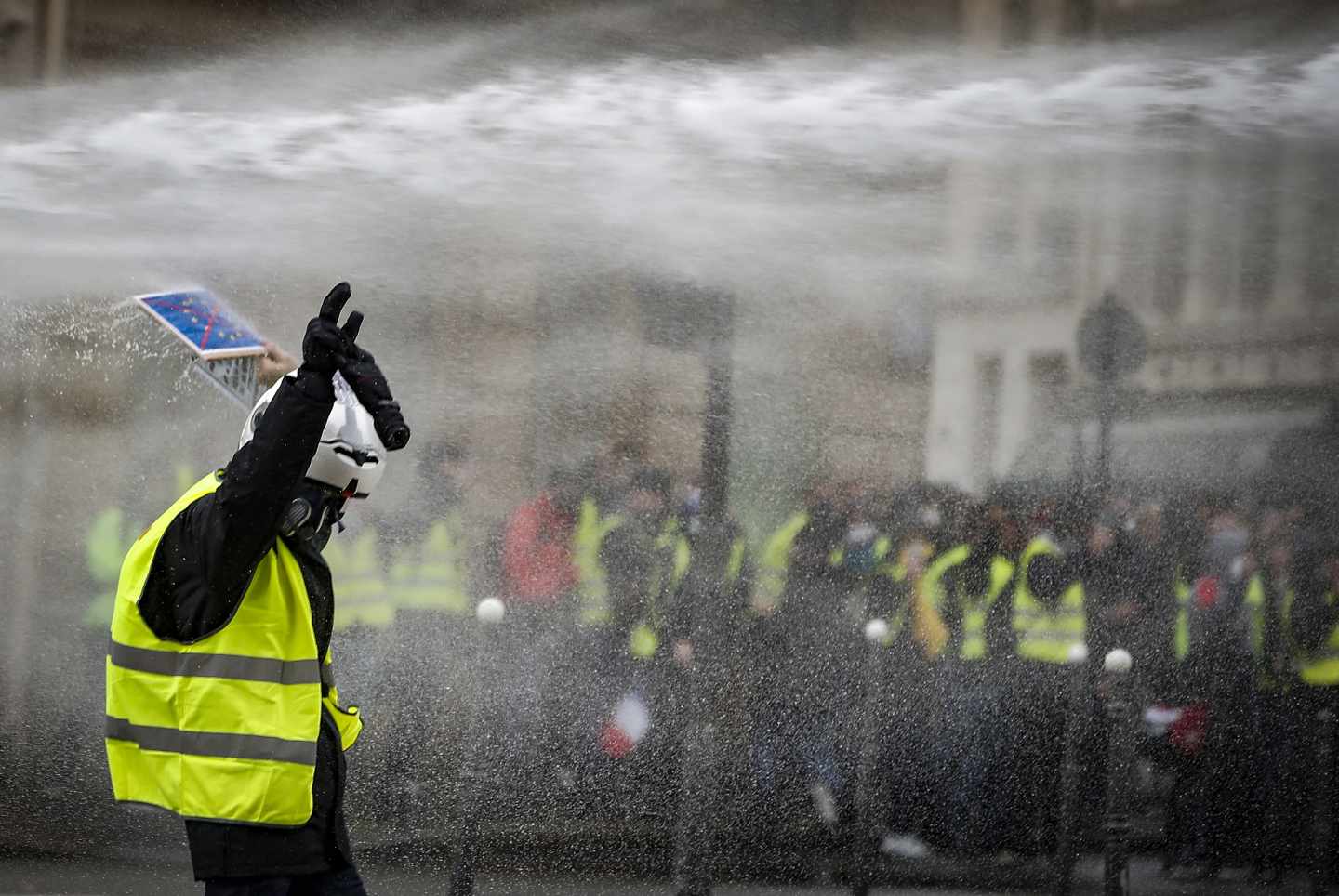 Detenido un camionero español tras disparar con balas de fogueo contra 'chalecos amarillos' en Francia