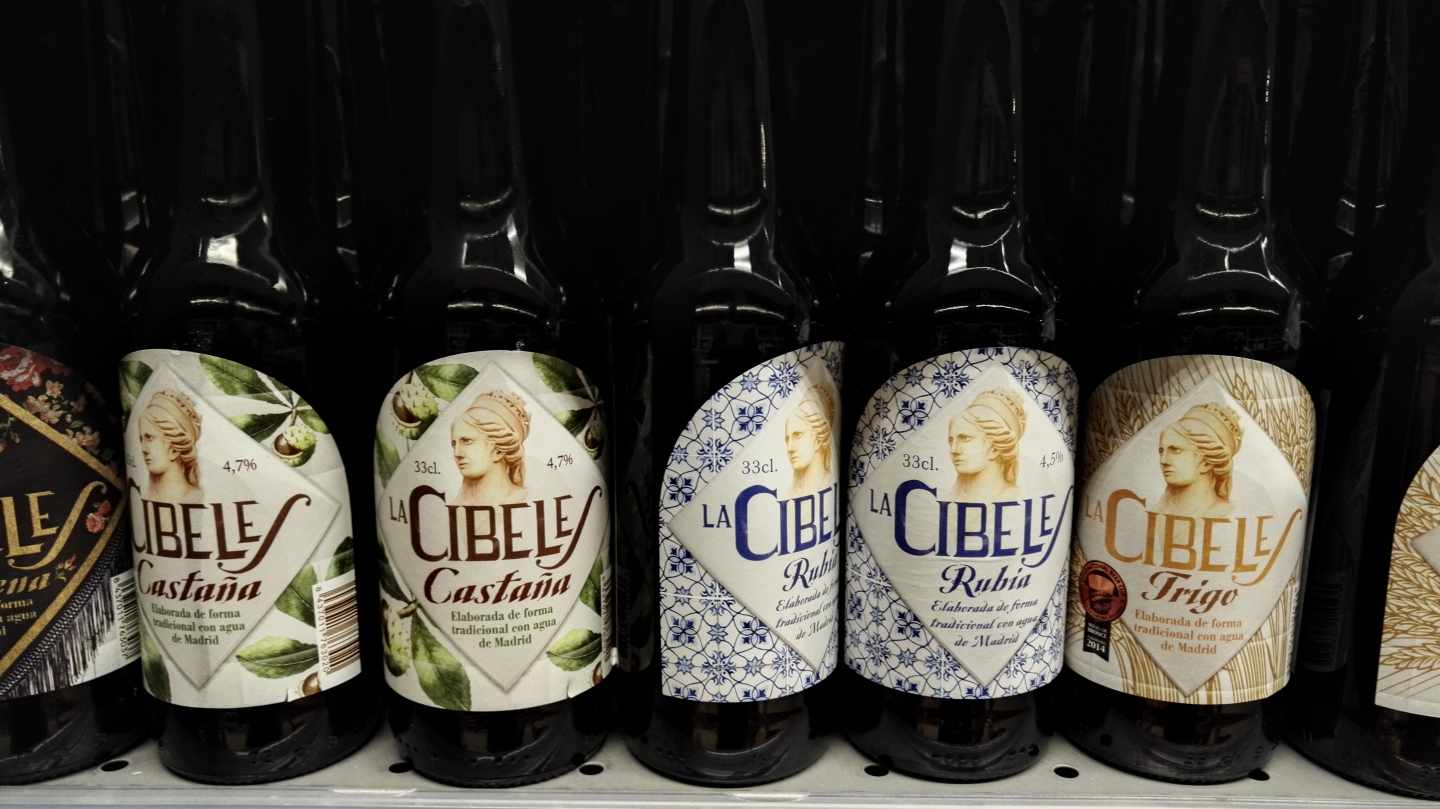 Botellas de cerveza de La Cibeles.