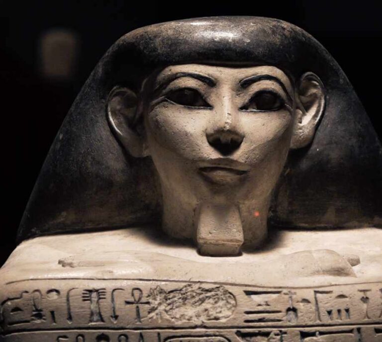 Arqueólogos y espías entre las momias del antiguo Egipto