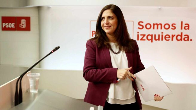 La portavoz del Comité Electoral del PSOE, Esther Peña, en rueda de prensa.
