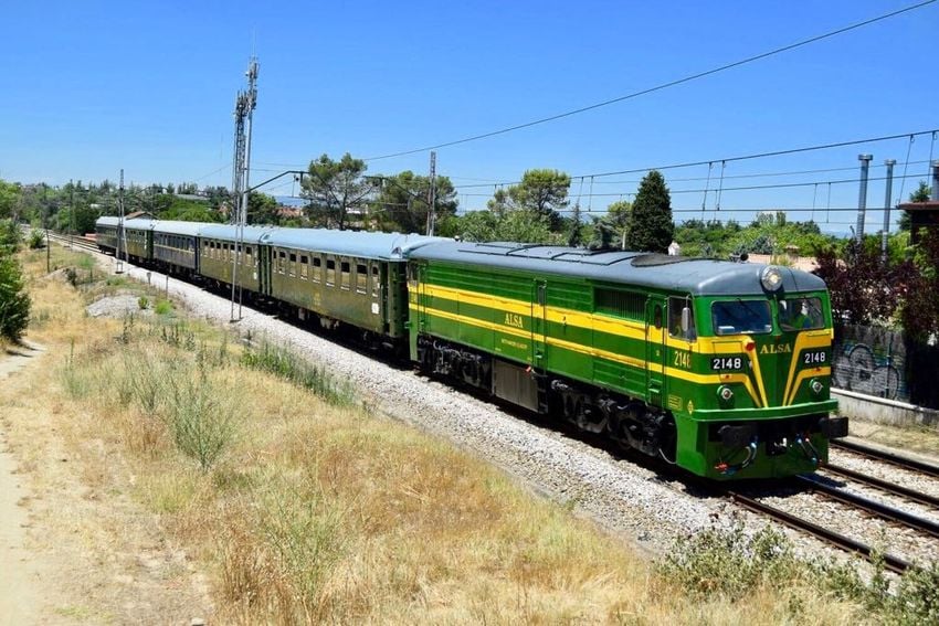 El tren turístico Felipe II une desde 2017 Príncipe Pío con El Escorial.